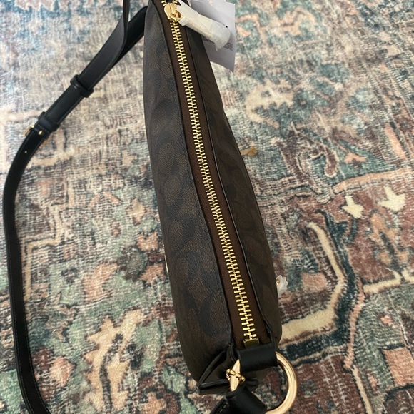 NEW COACH crossbody Ellie File Bag In Signature Canvas 😍😍 FREE SHIPPING!!! - Picture 4 of 10